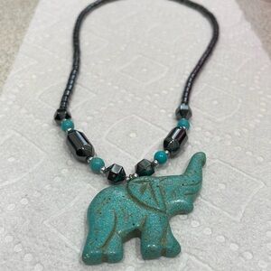 Vintage Women’s Blue Turquoise Stone Elephant Beaded Pendant Necklace 18 inches